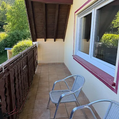 Helle & Geraeumige Dachgeschosswohnung In Appartement Schleich