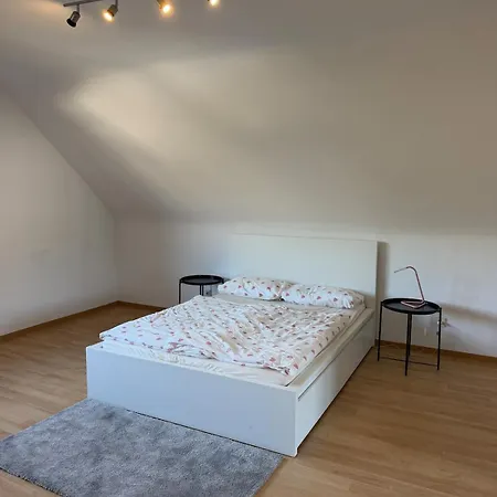 Helle & Geraeumige Dachgeschosswohnung In Schleich