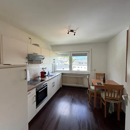 Helle & Geraeumige Dachgeschosswohnung In Appartement Schleich