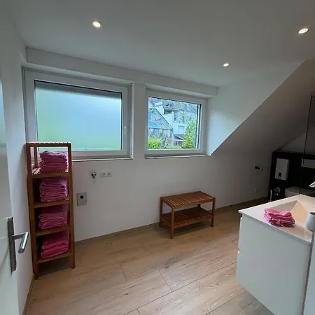 Appartement Helle & Geraeumige Dachgeschosswohnung In
